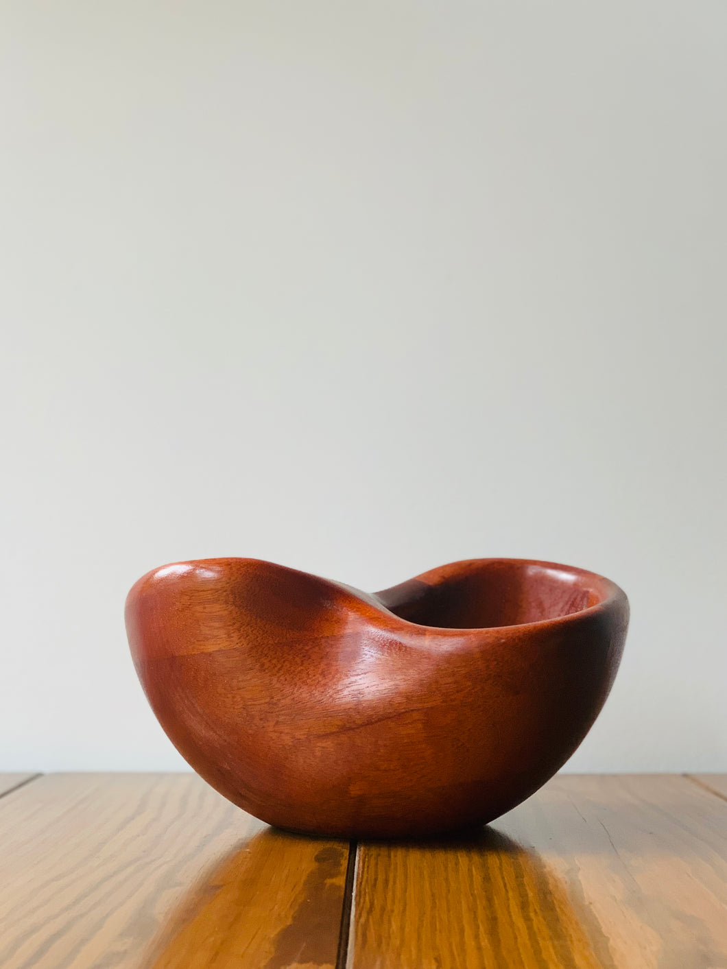 mid-century undulating bowl with handle